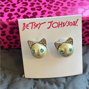 Betsey Johnson Kitty pearl studs